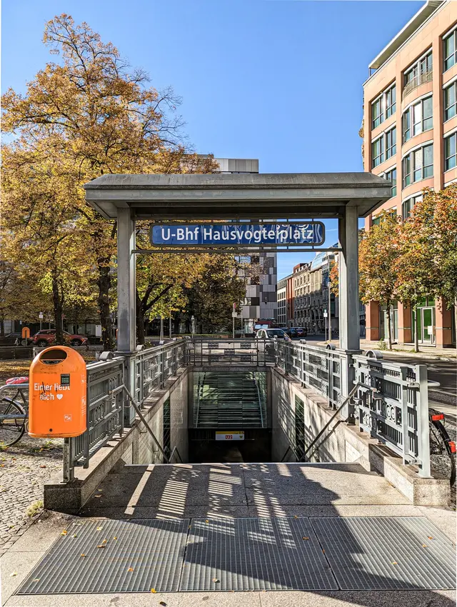 Eingang zum U-Bahnhof Hausvogteiplatz