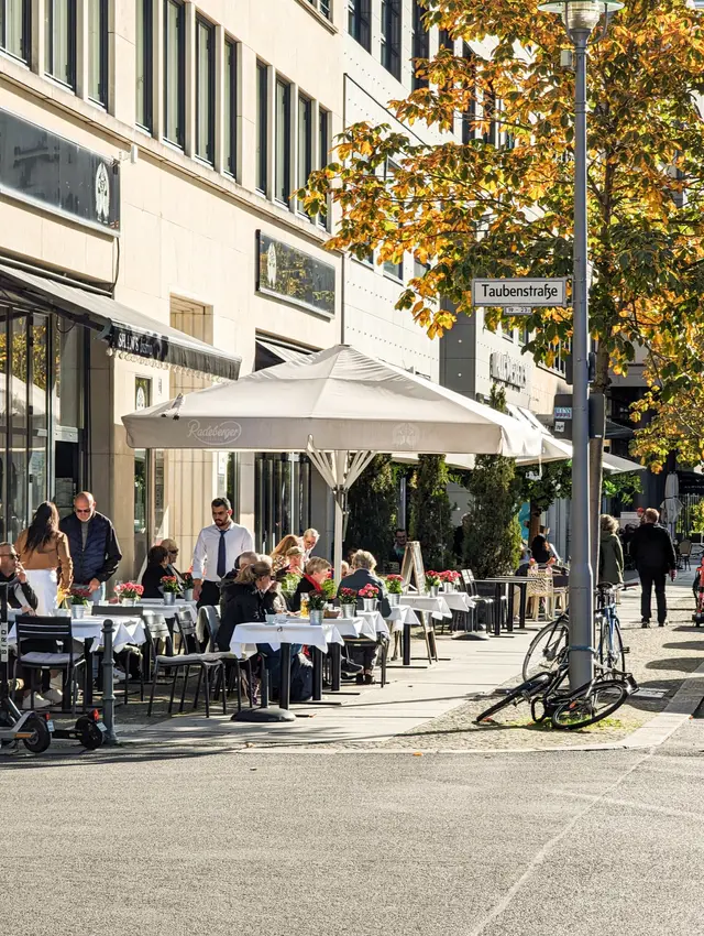 Straßencafé in der Nachbarschaft