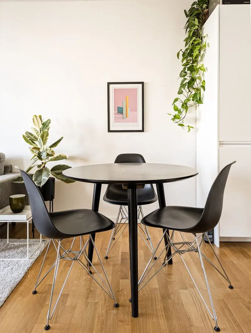 Schlafzimmer und Essbereich